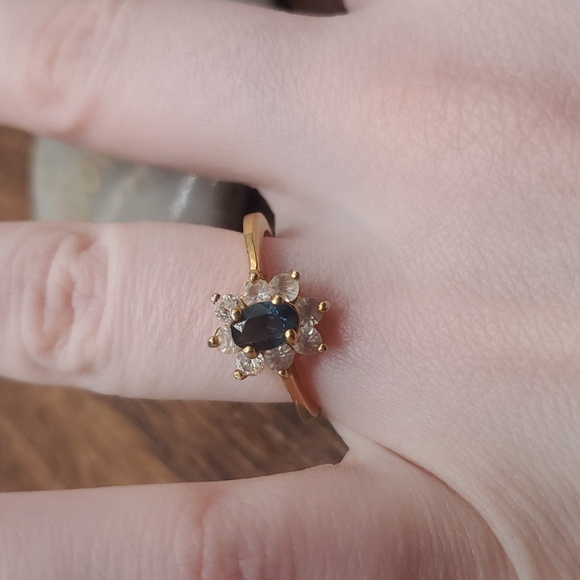 Size 7 R132 emerald engagement band ring - Picture 2 of 2